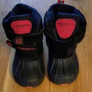 Kids weatherproof boots size 6